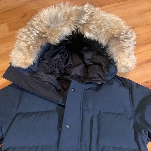 Canada Goose Carson Down Parka with Fur-Trim Hood - Picture 11 of 16